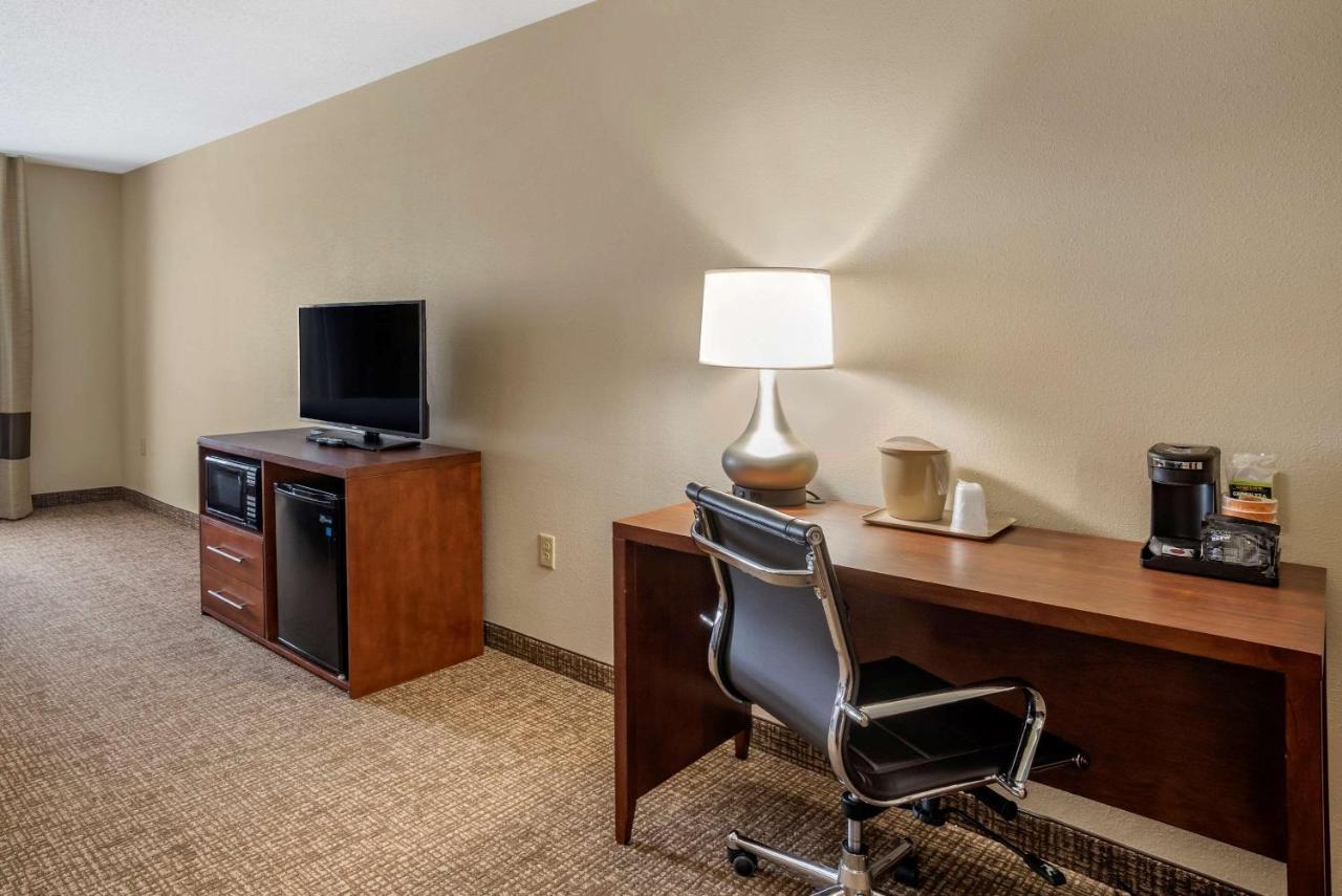 Comfort Inn & Suites Кеймбридж Екстериор снимка