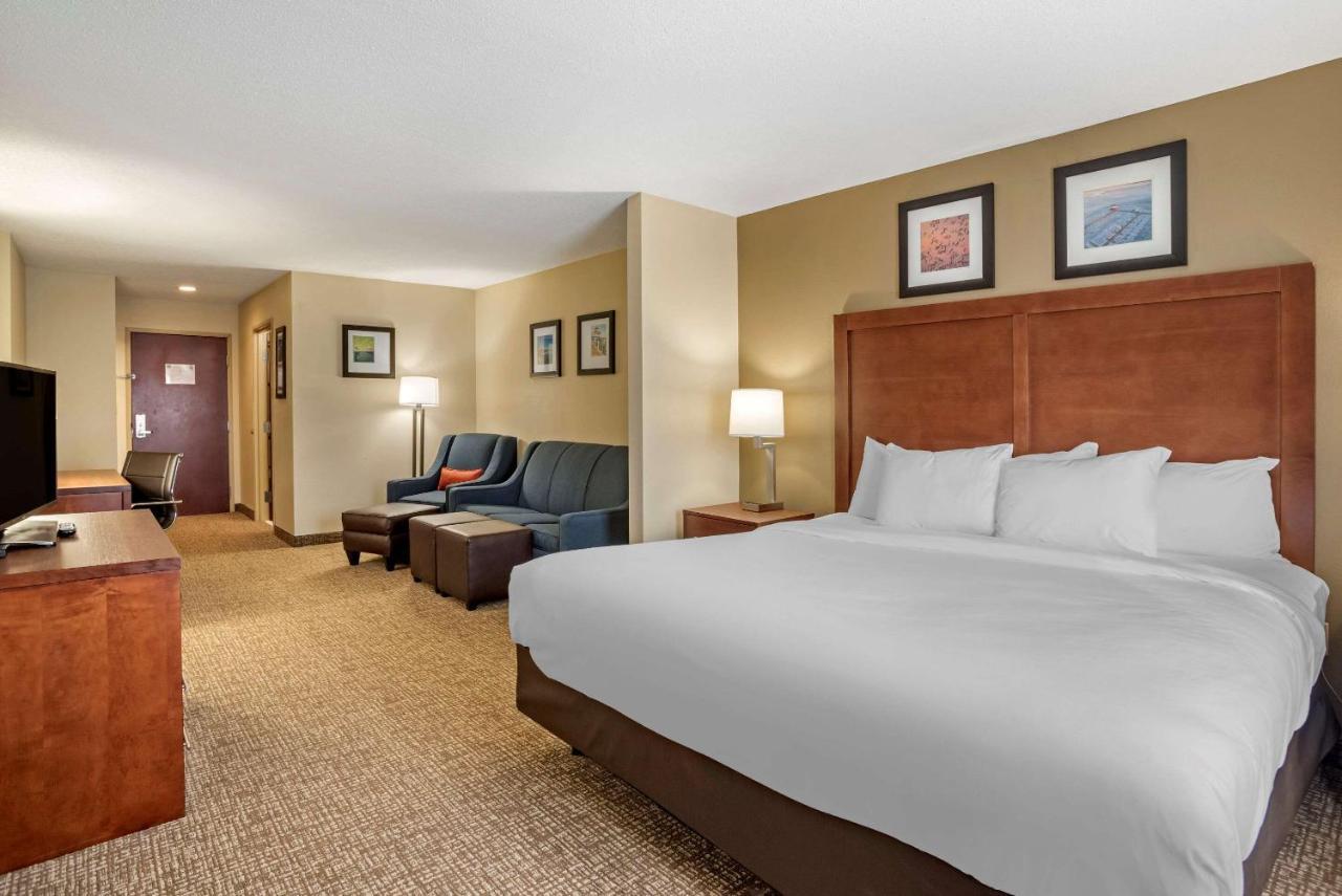Comfort Inn & Suites Кеймбридж Екстериор снимка