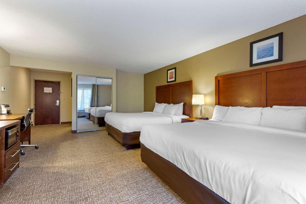 Comfort Inn & Suites Кеймбридж Екстериор снимка