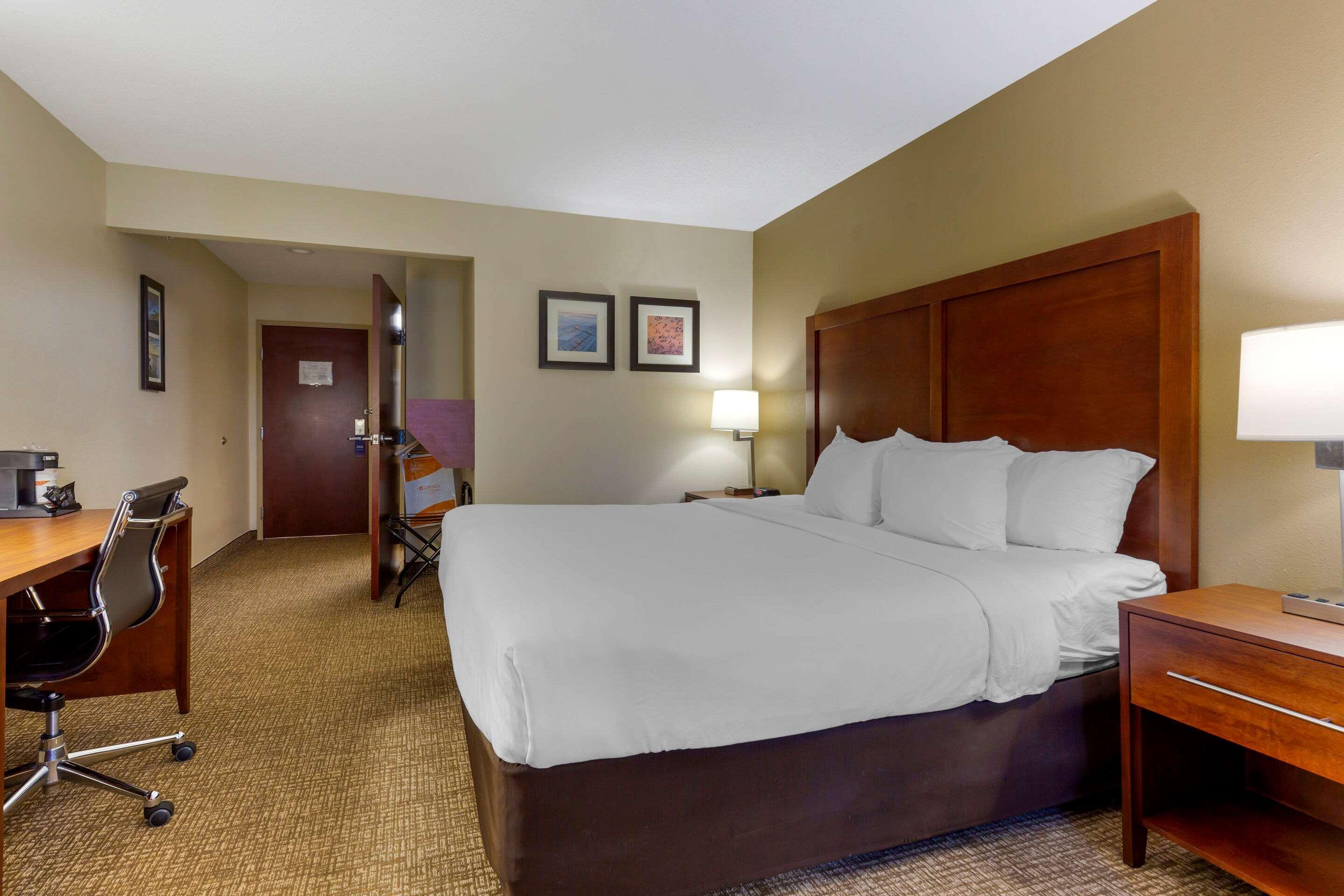 Comfort Inn & Suites Кеймбридж Екстериор снимка