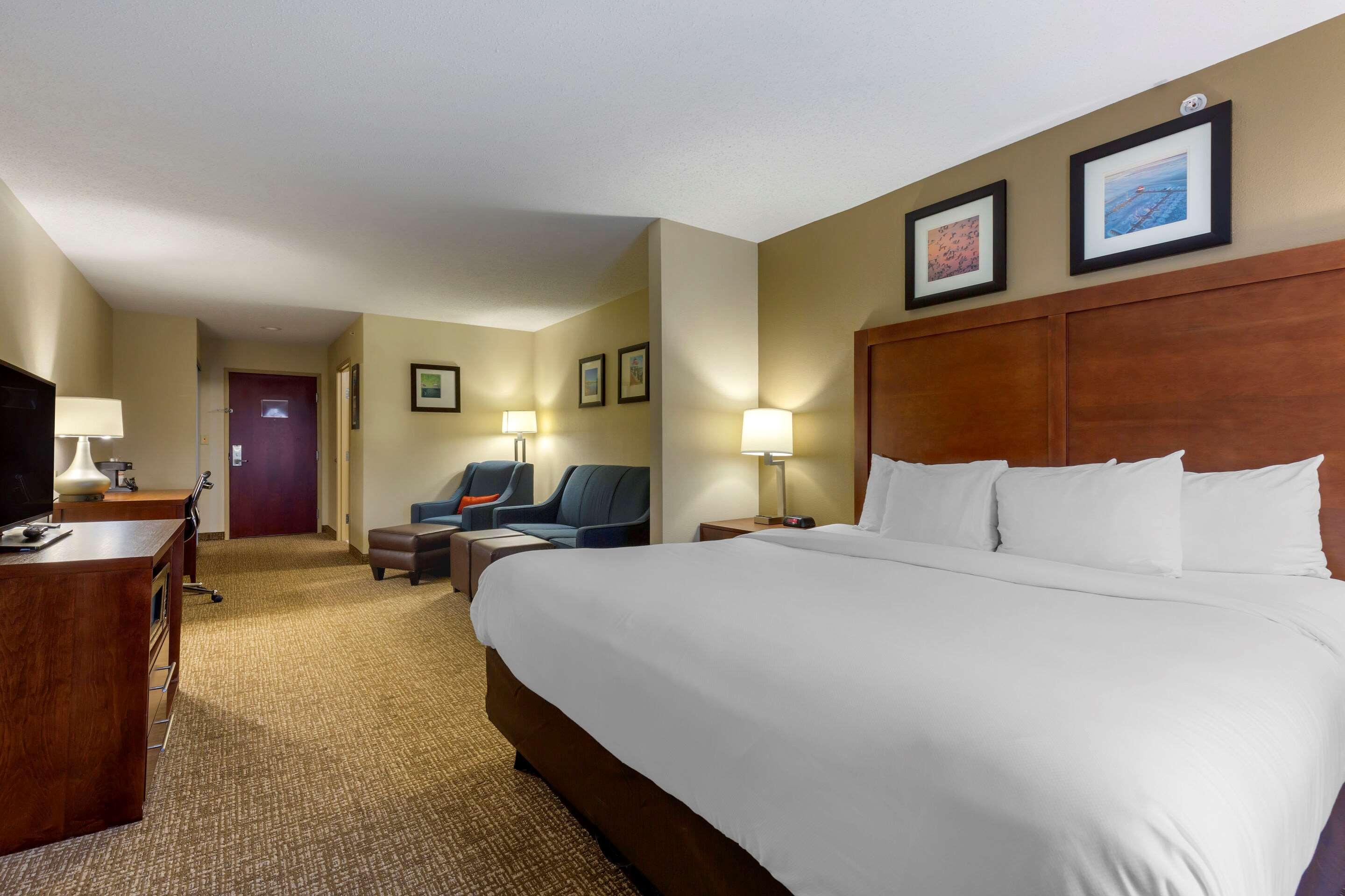 Comfort Inn & Suites Кеймбридж Екстериор снимка