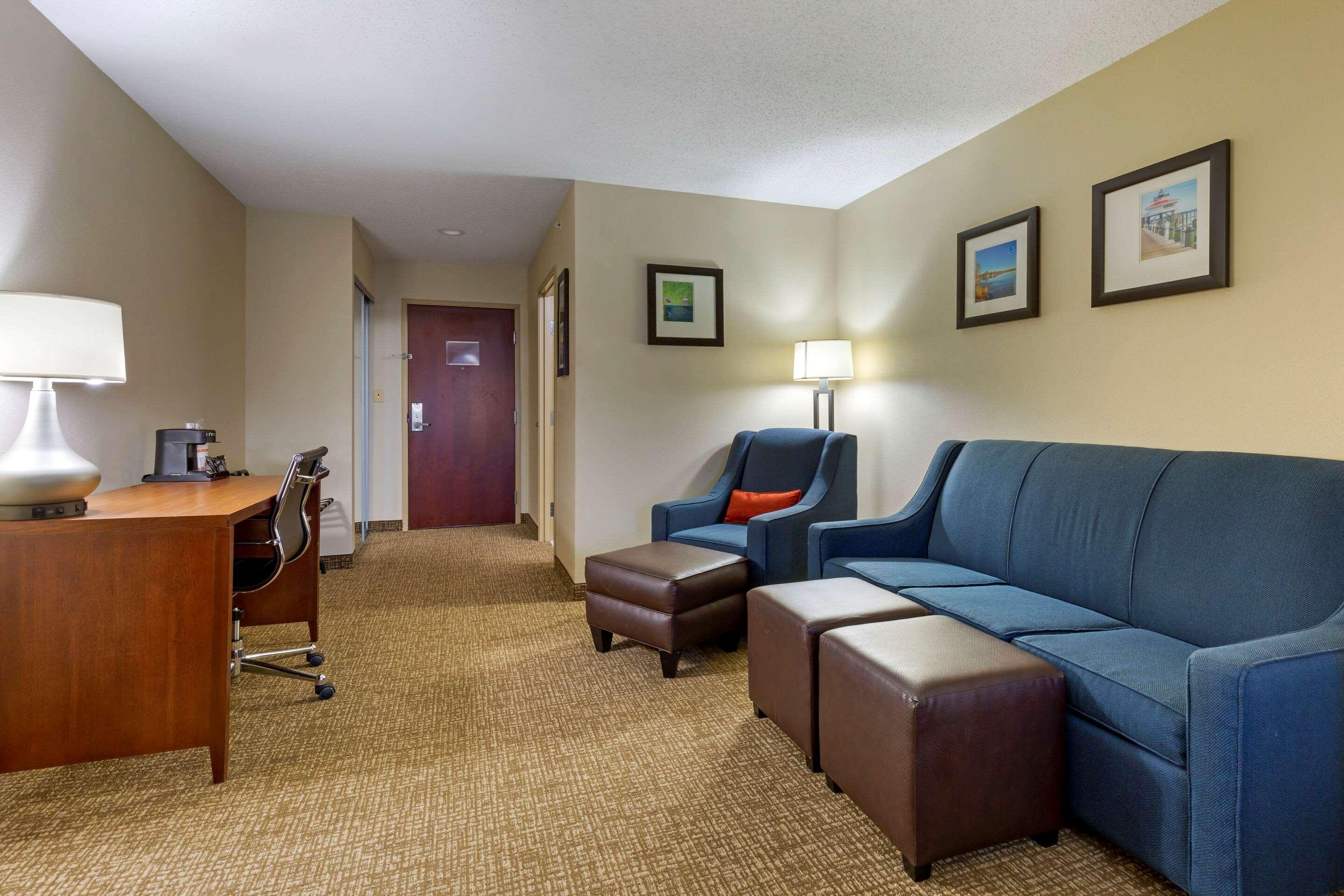 Comfort Inn & Suites Кеймбридж Екстериор снимка