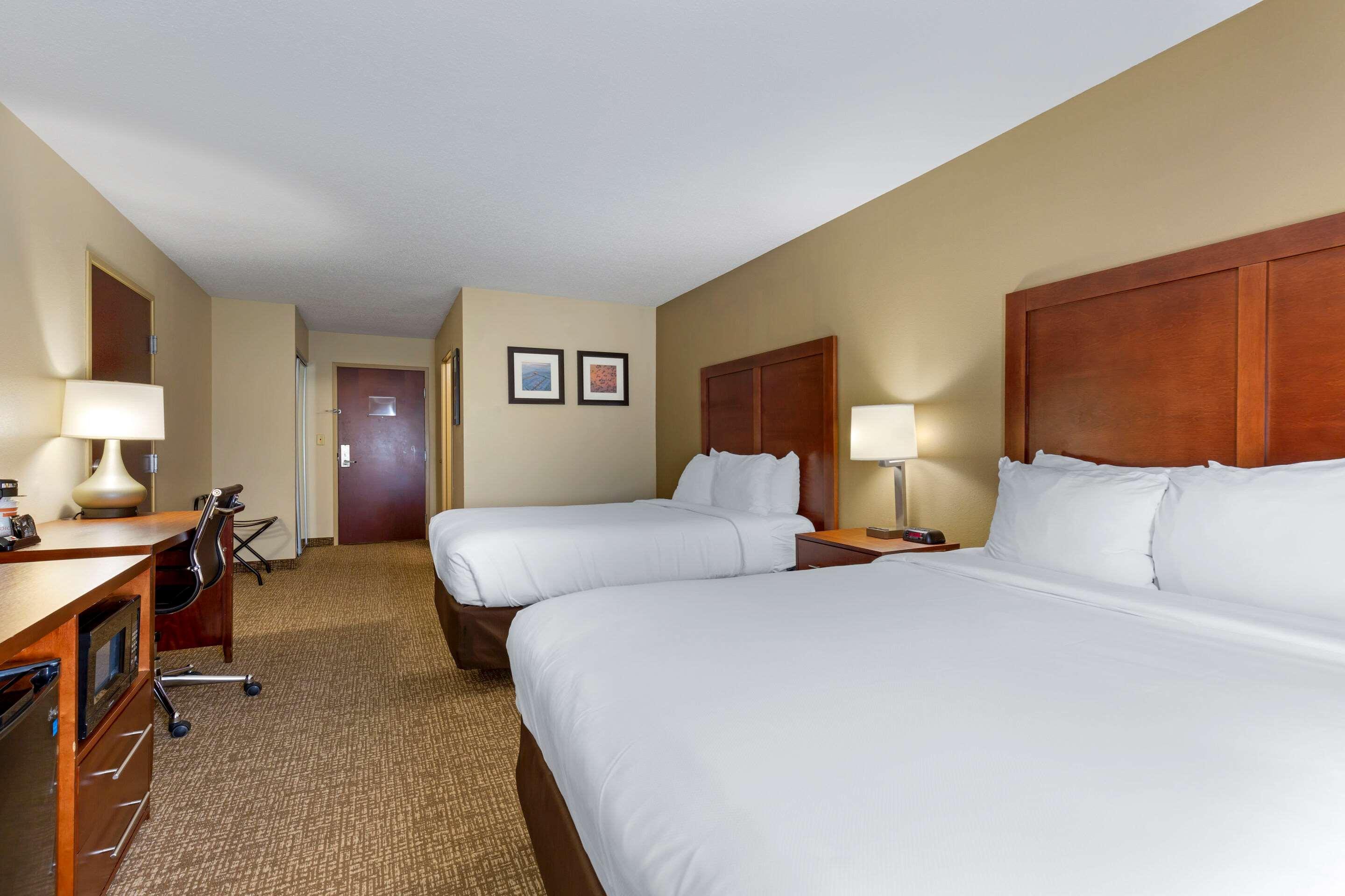 Comfort Inn & Suites Кеймбридж Екстериор снимка