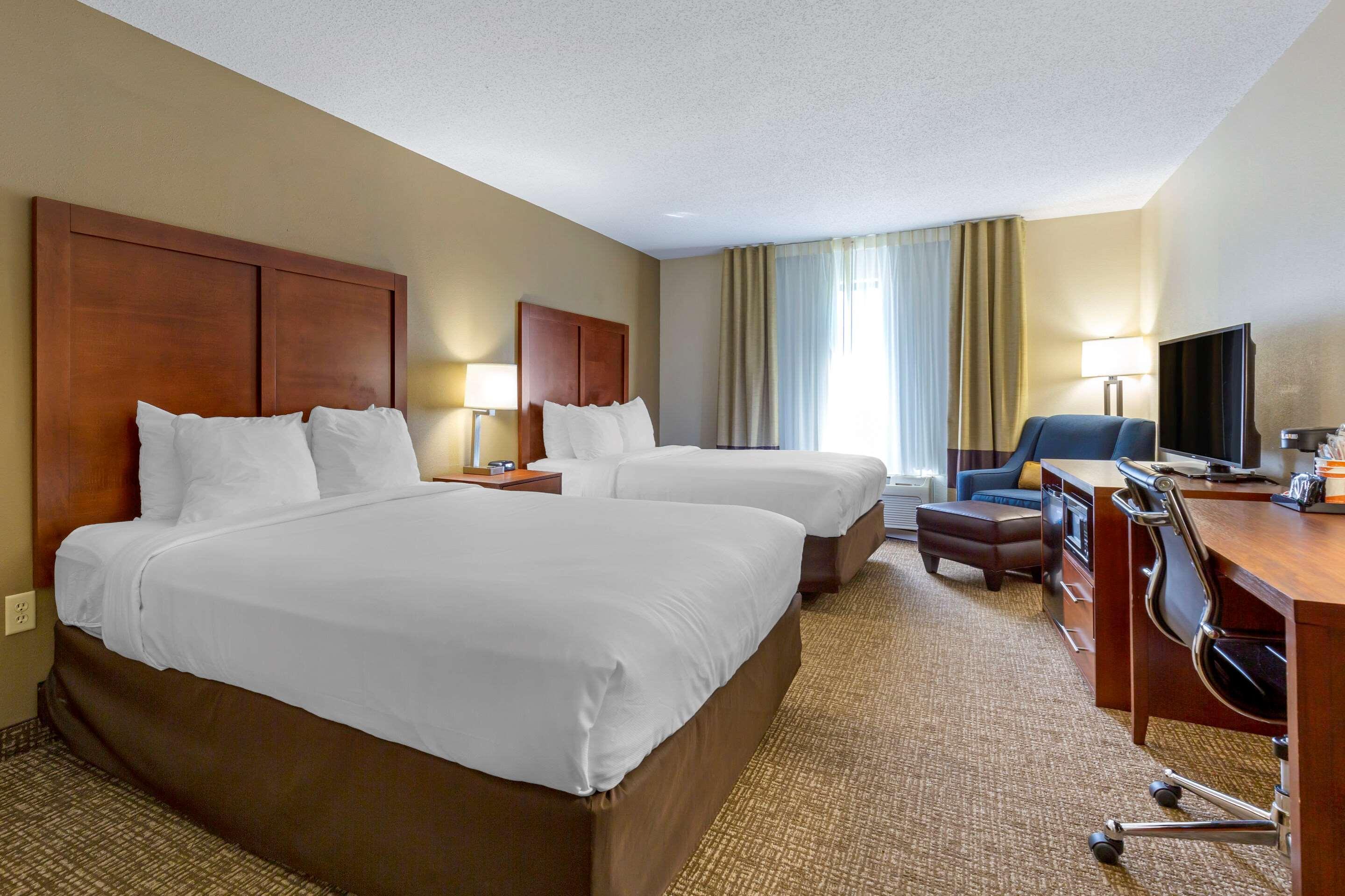 Comfort Inn & Suites Кеймбридж Екстериор снимка