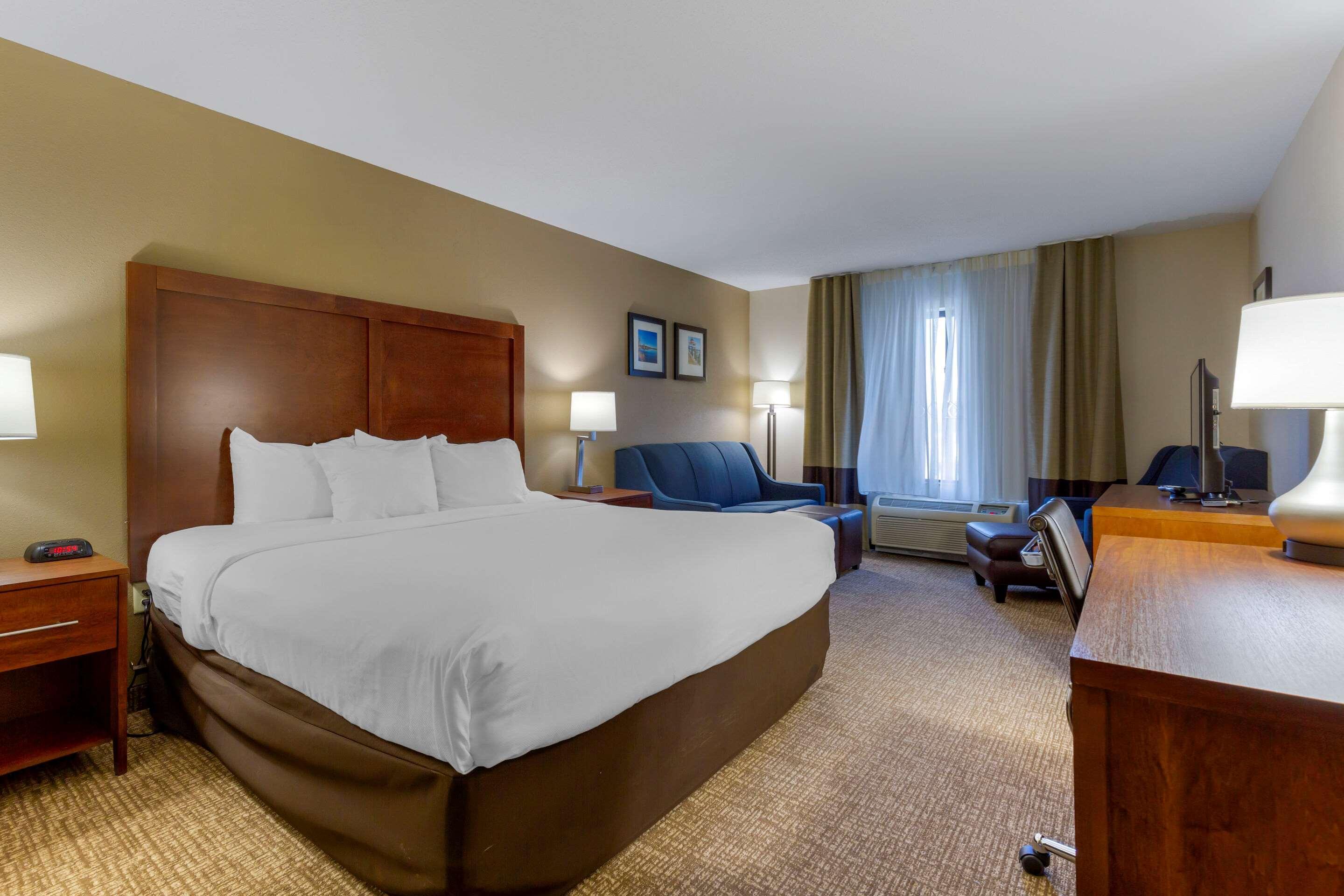 Comfort Inn & Suites Кеймбридж Екстериор снимка