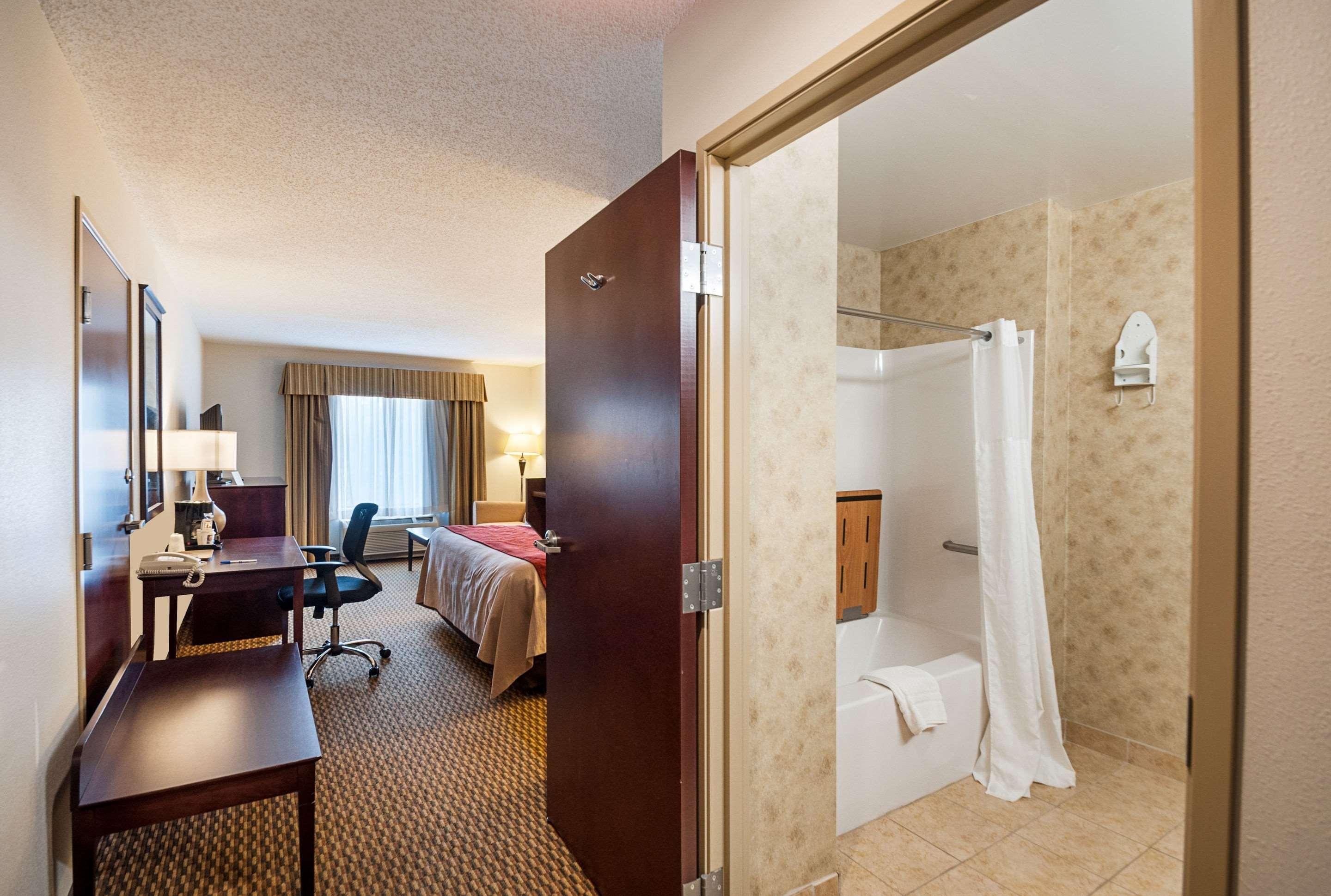 Comfort Inn & Suites Кеймбридж Екстериор снимка