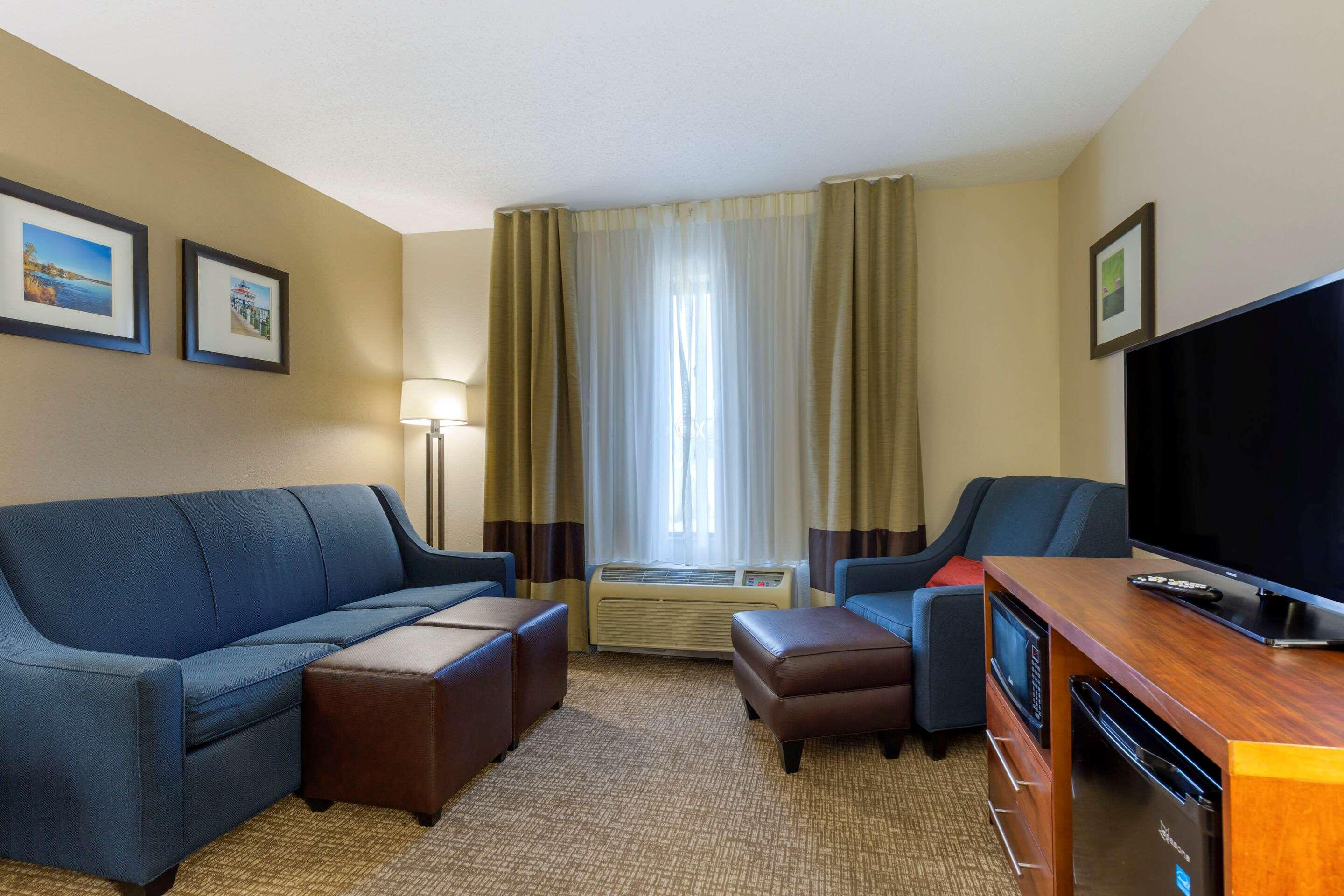 Comfort Inn & Suites Кеймбридж Екстериор снимка