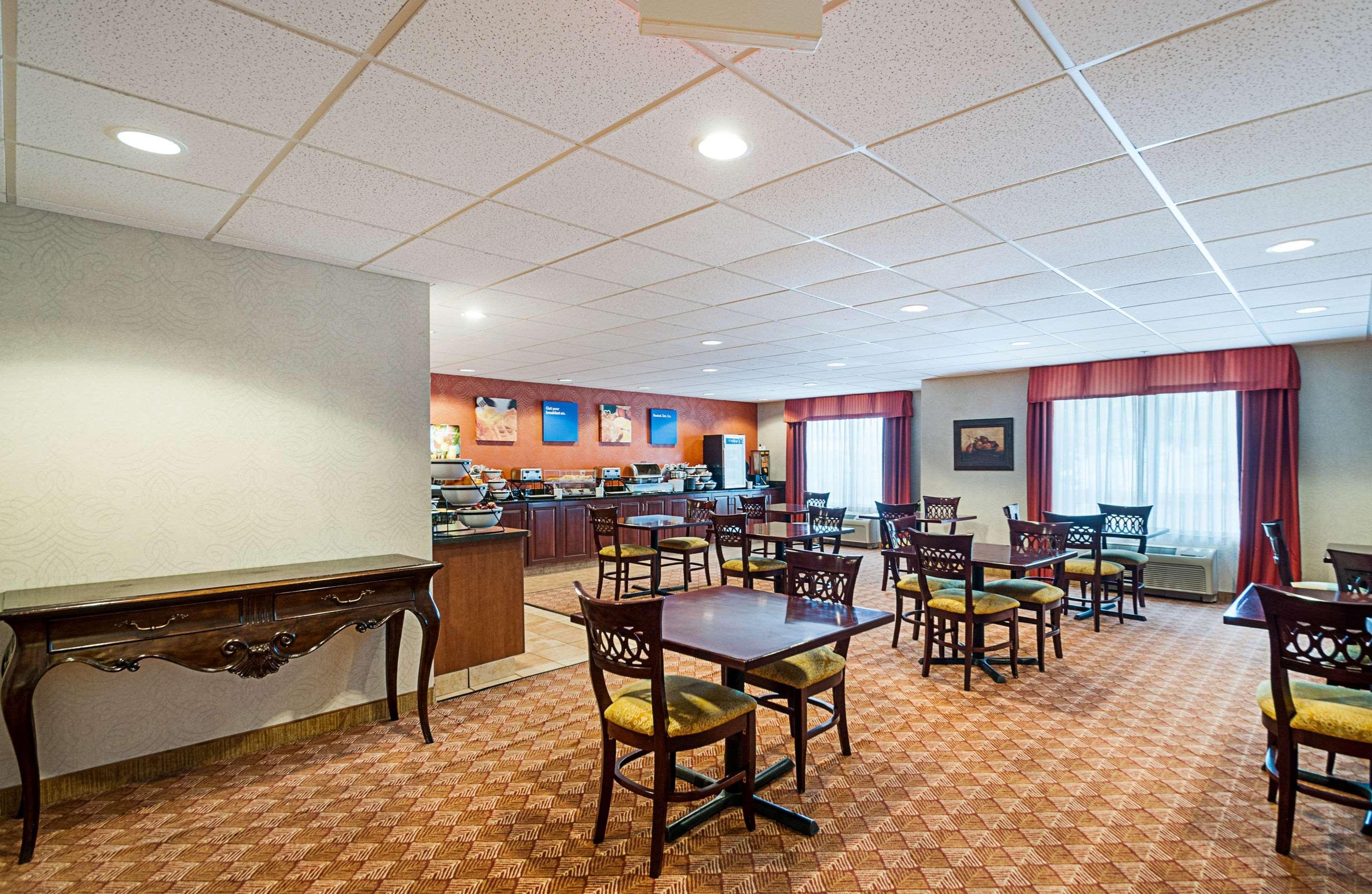 Comfort Inn & Suites Кеймбридж Екстериор снимка