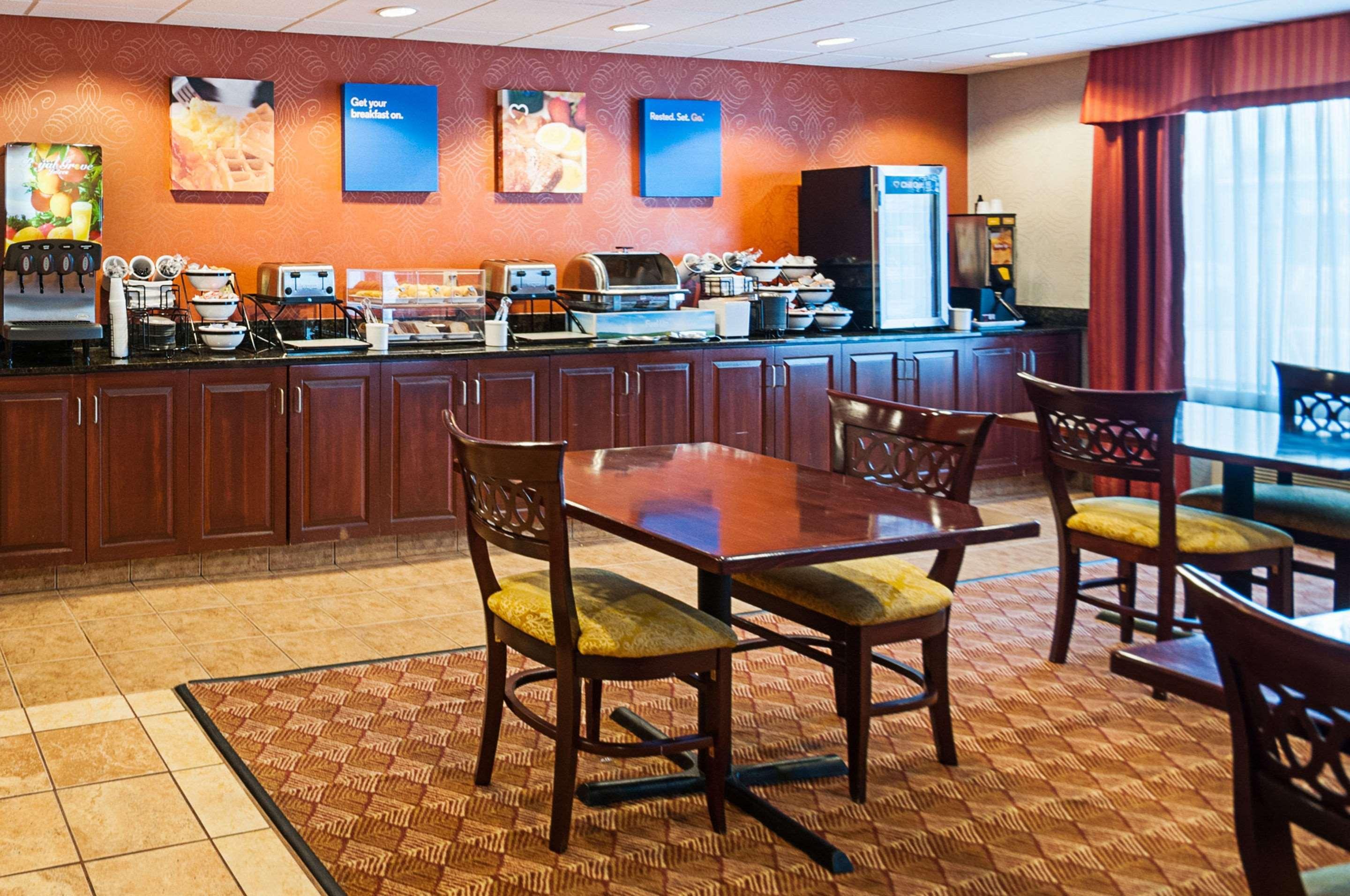 Comfort Inn & Suites Кеймбридж Екстериор снимка