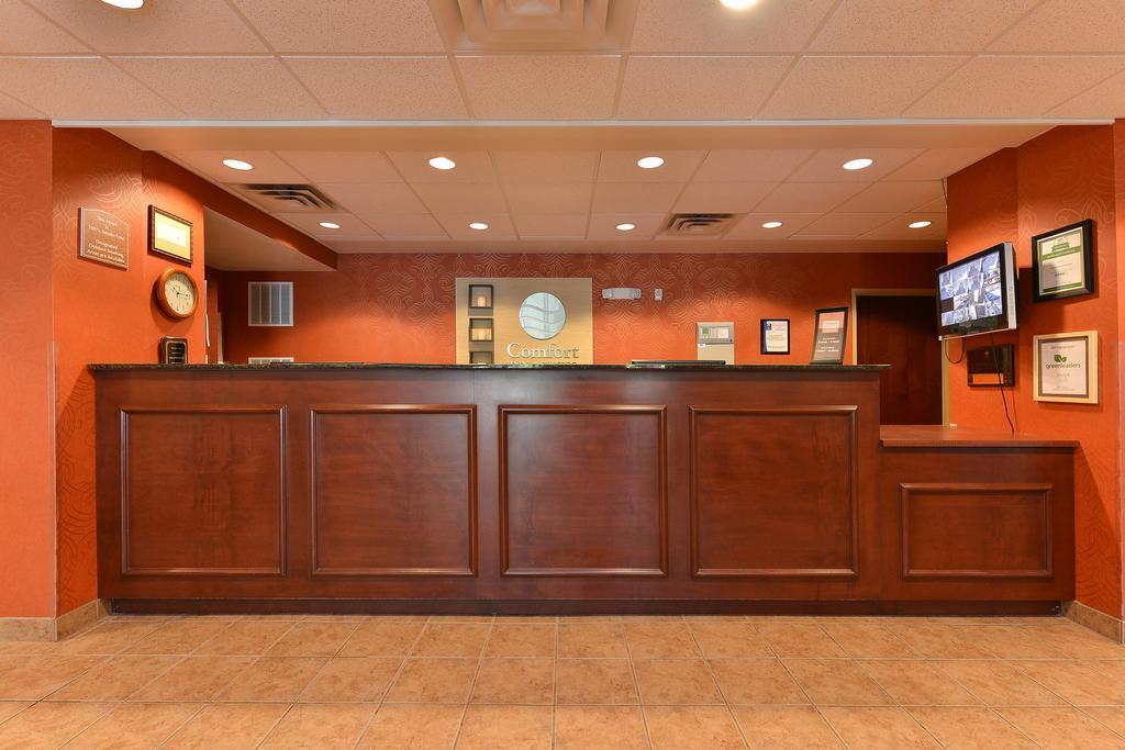 Comfort Inn & Suites Кеймбридж Екстериор снимка
