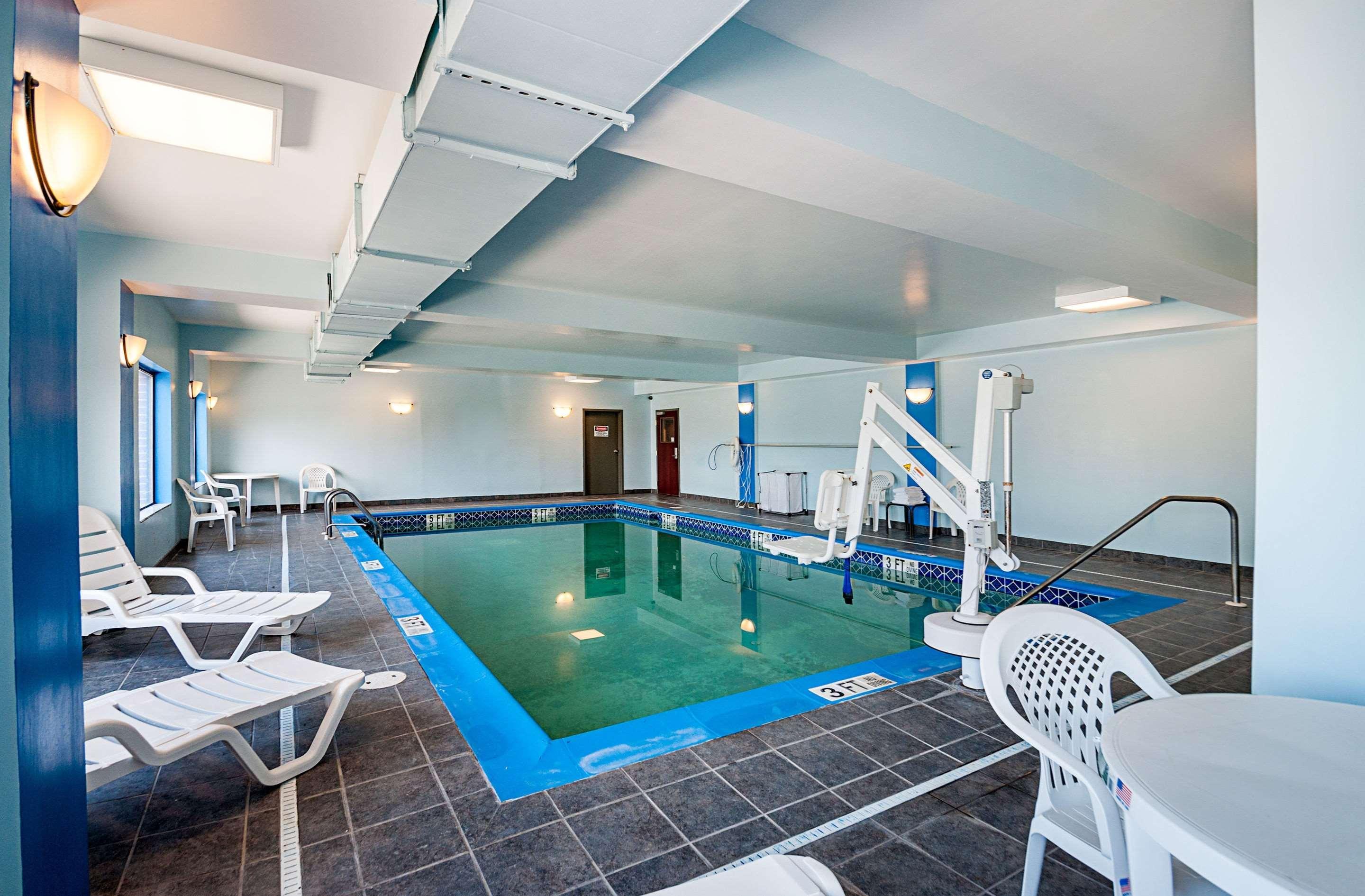Comfort Inn & Suites Кеймбридж Екстериор снимка