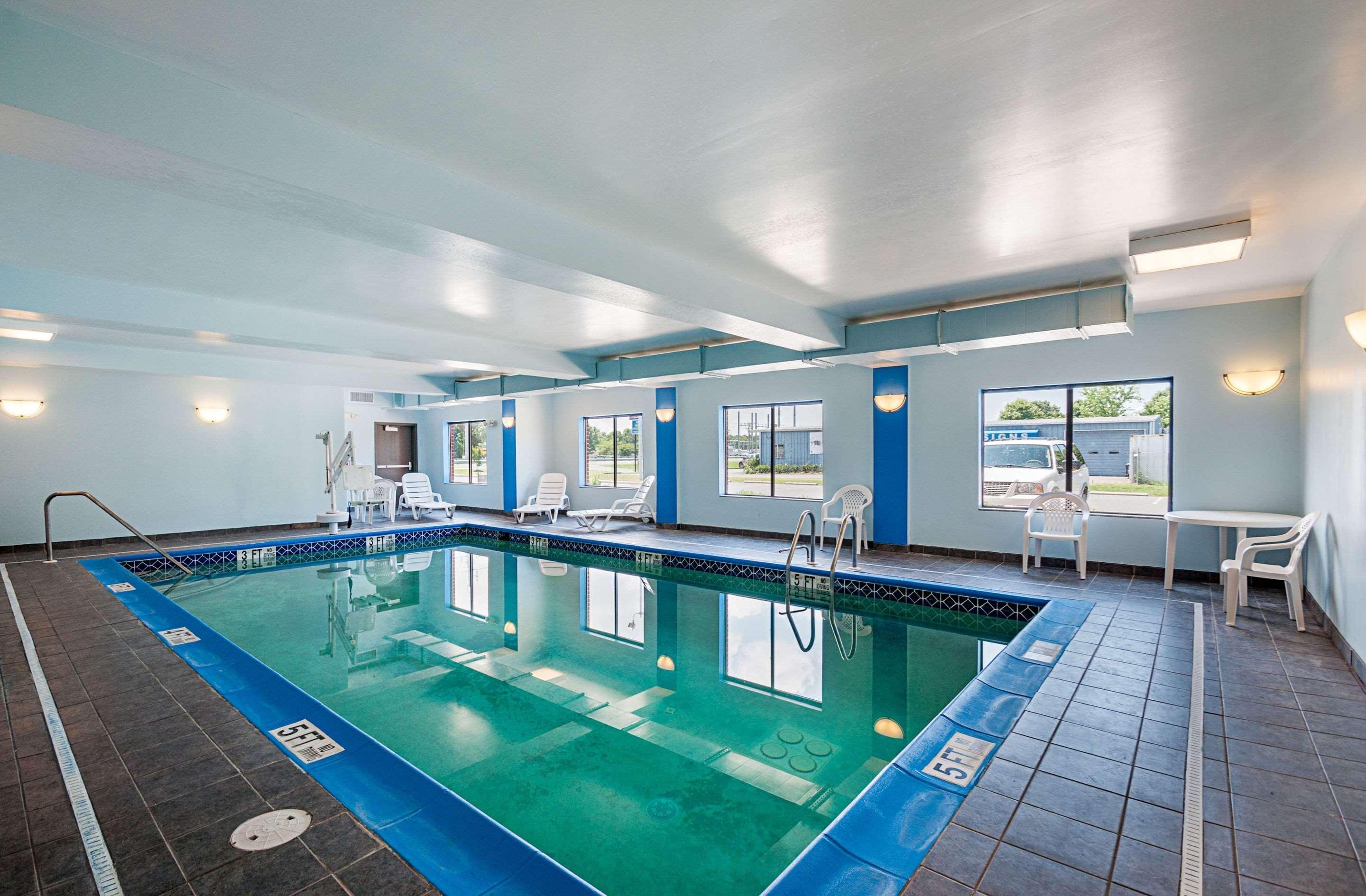 Comfort Inn & Suites Кеймбридж Екстериор снимка