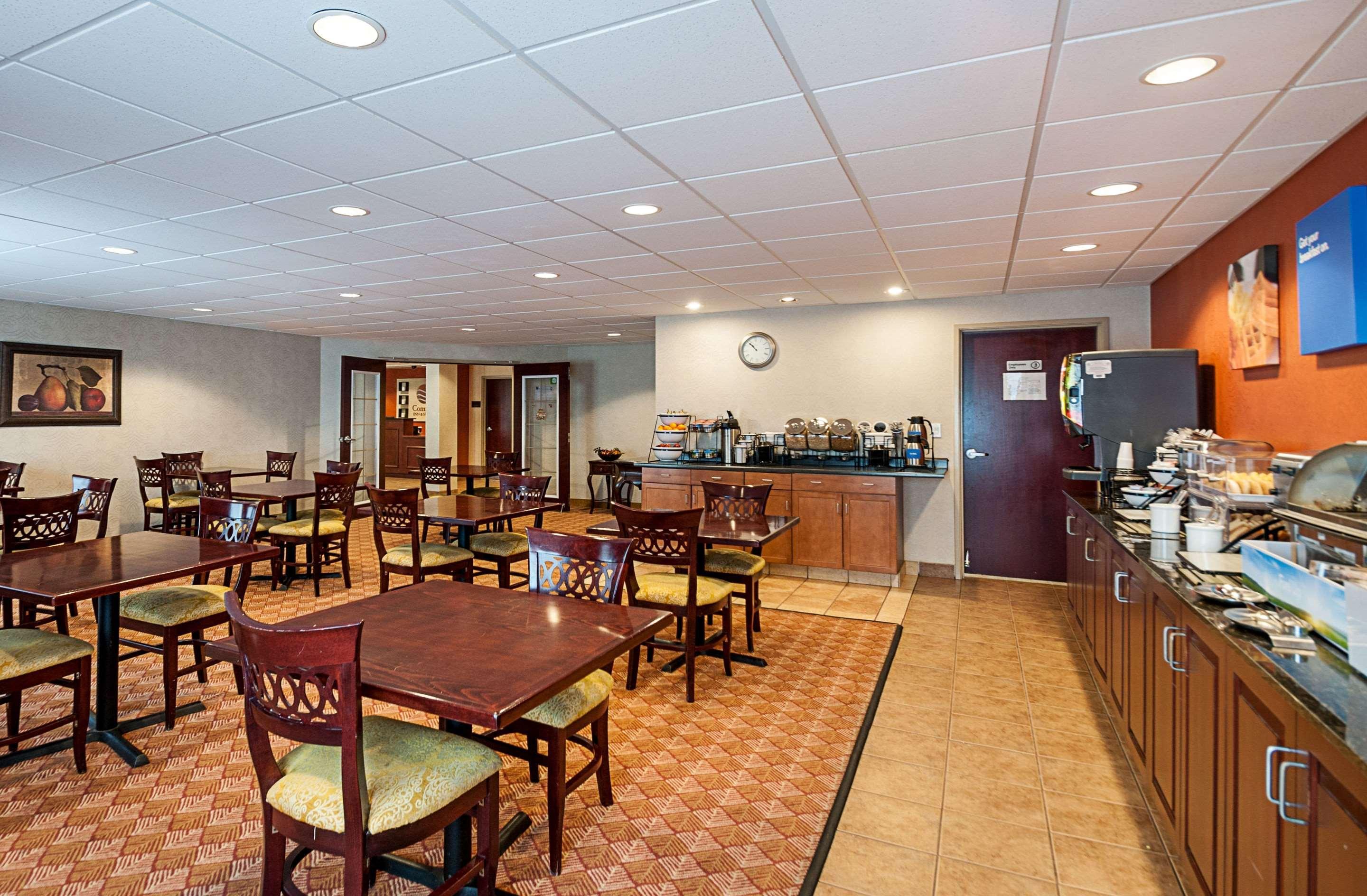 Comfort Inn & Suites Кеймбридж Екстериор снимка