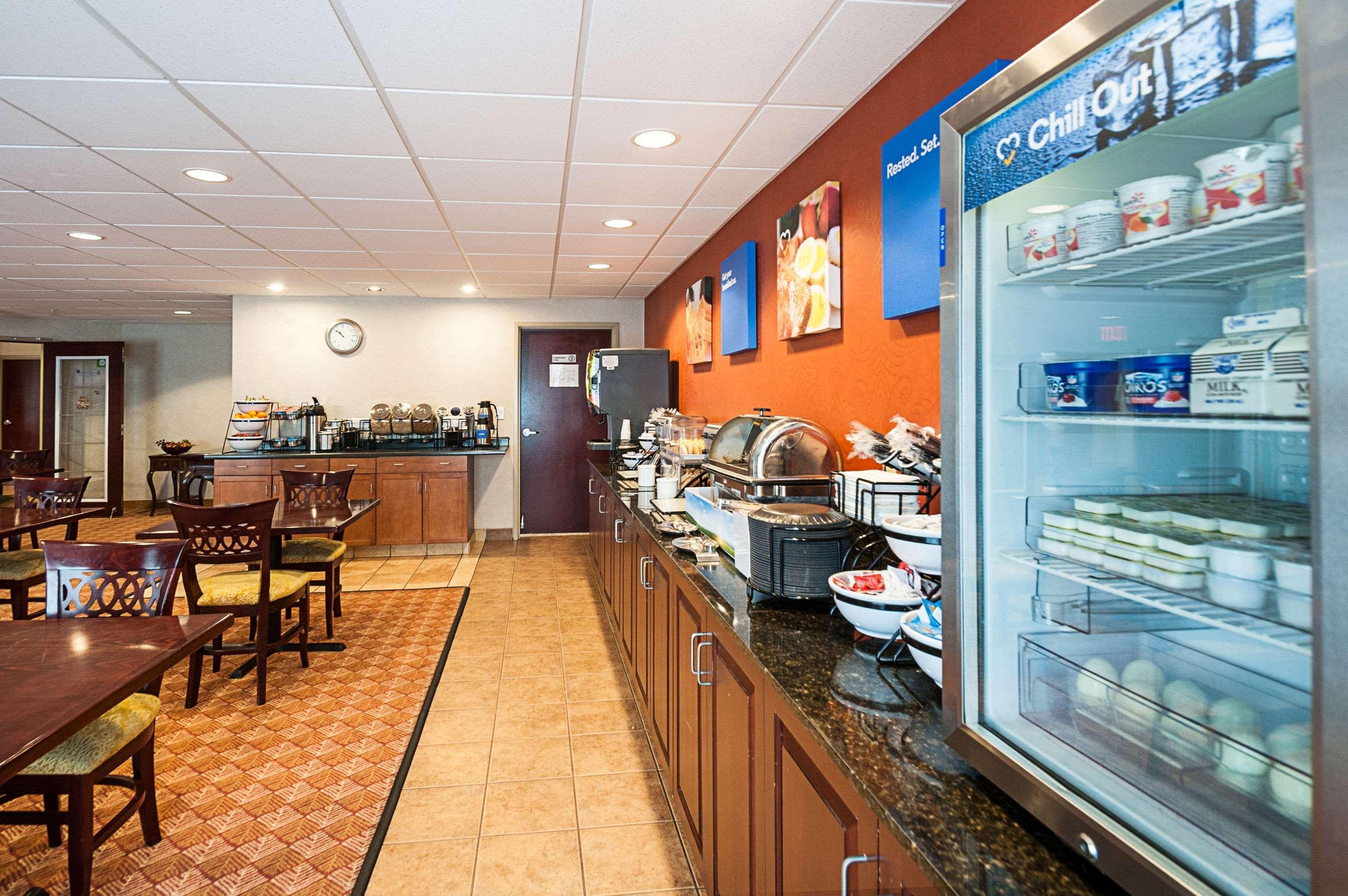 Comfort Inn & Suites Кеймбридж Екстериор снимка