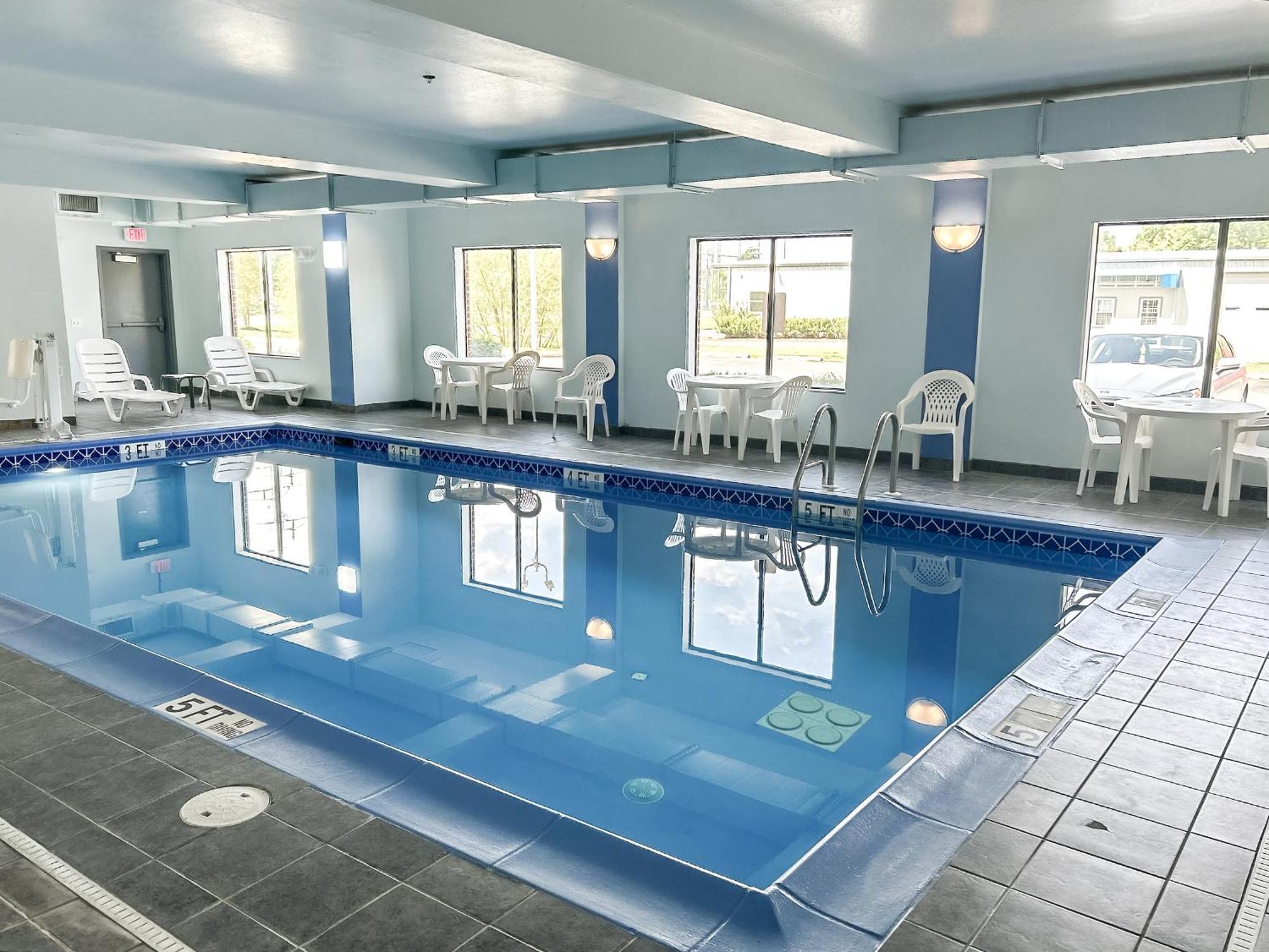 Comfort Inn & Suites Кеймбридж Екстериор снимка